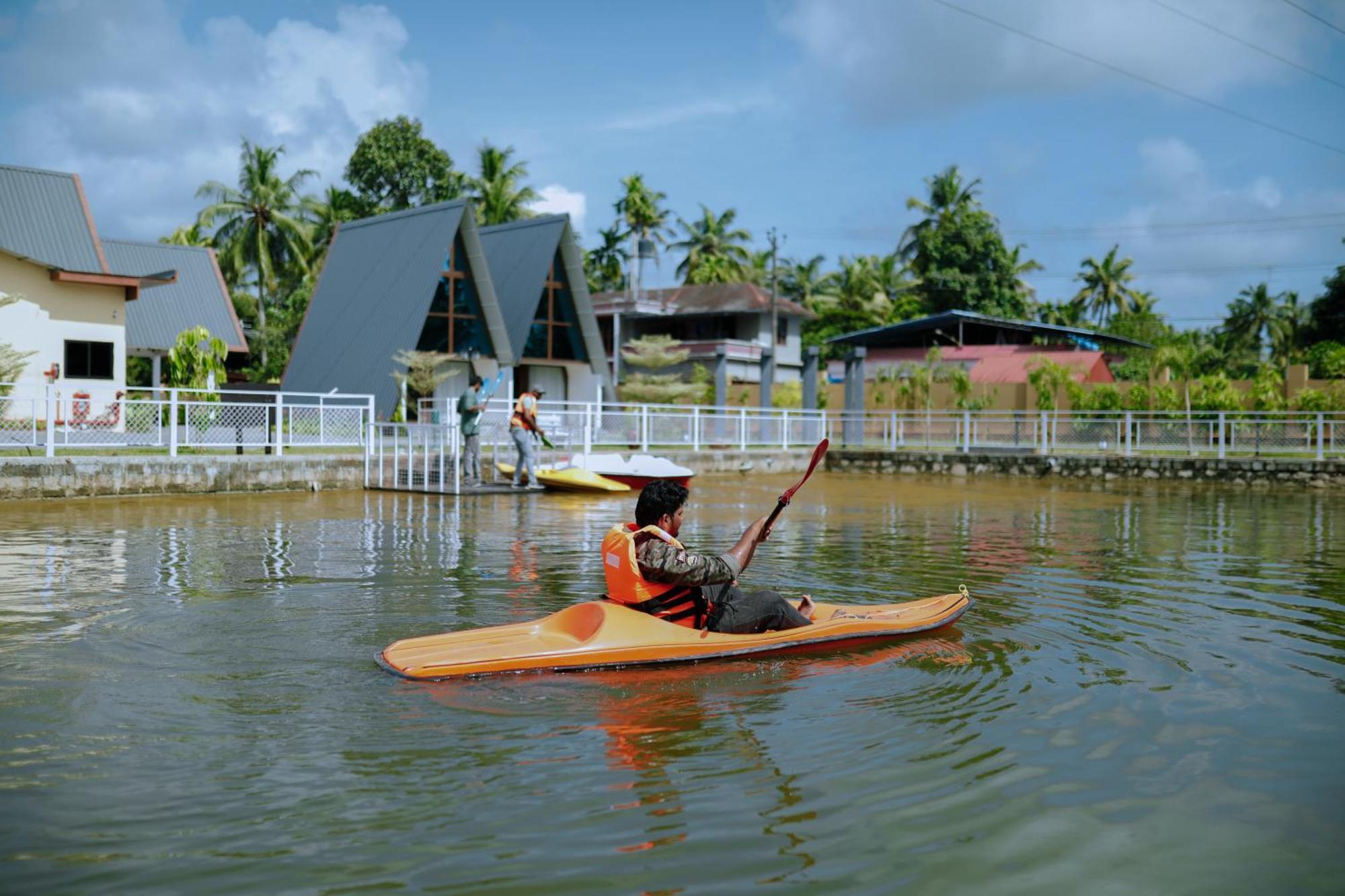 Leela'S 7Th Heaven Resort & Spa Trikunnapuzha Exteriör bild