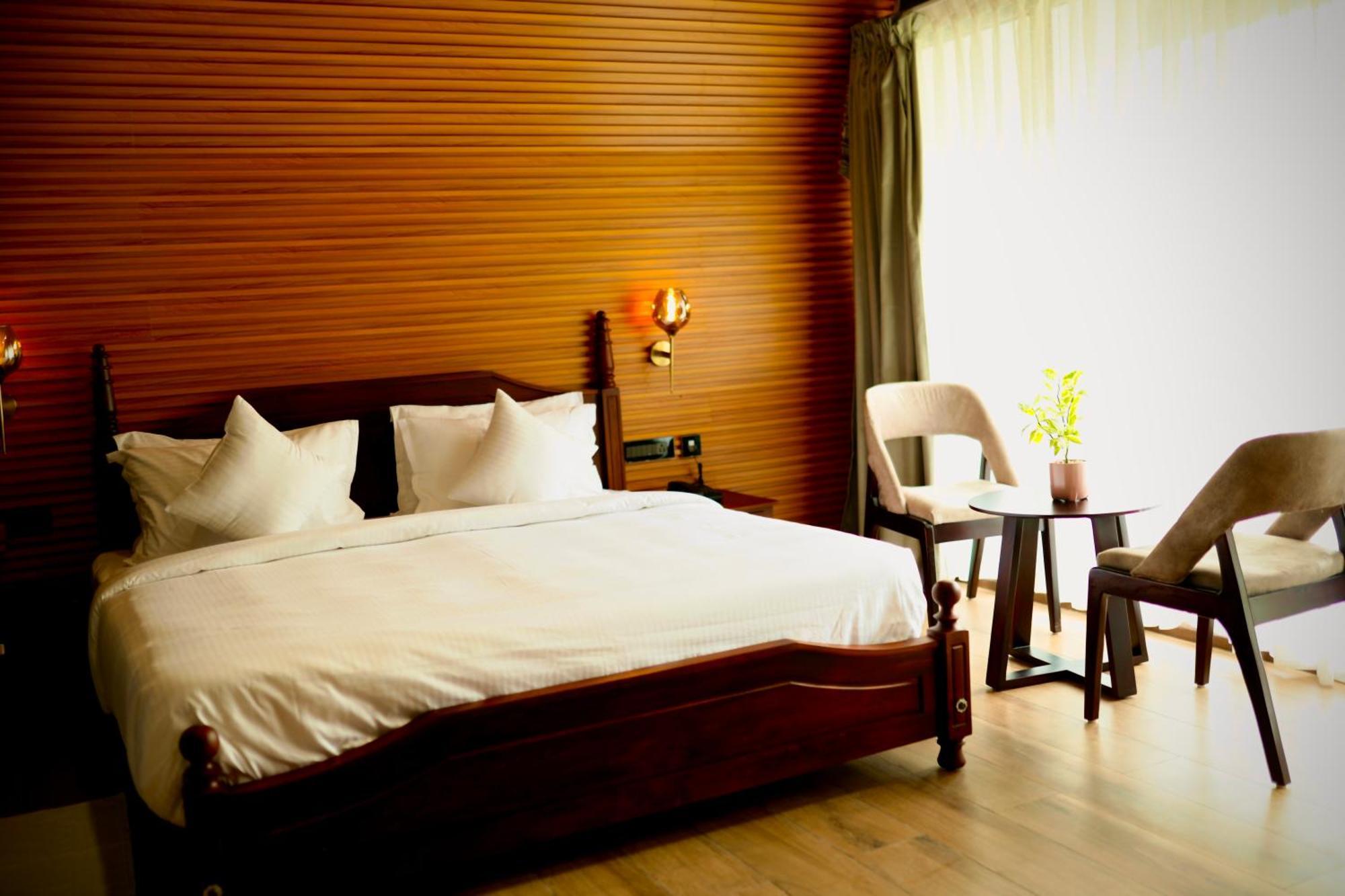 Leela'S 7Th Heaven Resort & Spa Trikunnapuzha Exteriör bild