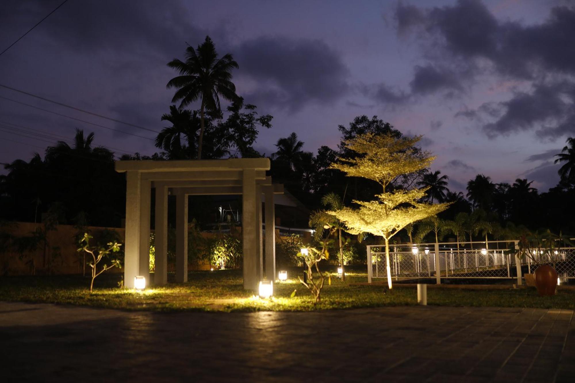 Leela'S 7Th Heaven Resort & Spa Trikunnapuzha Exteriör bild